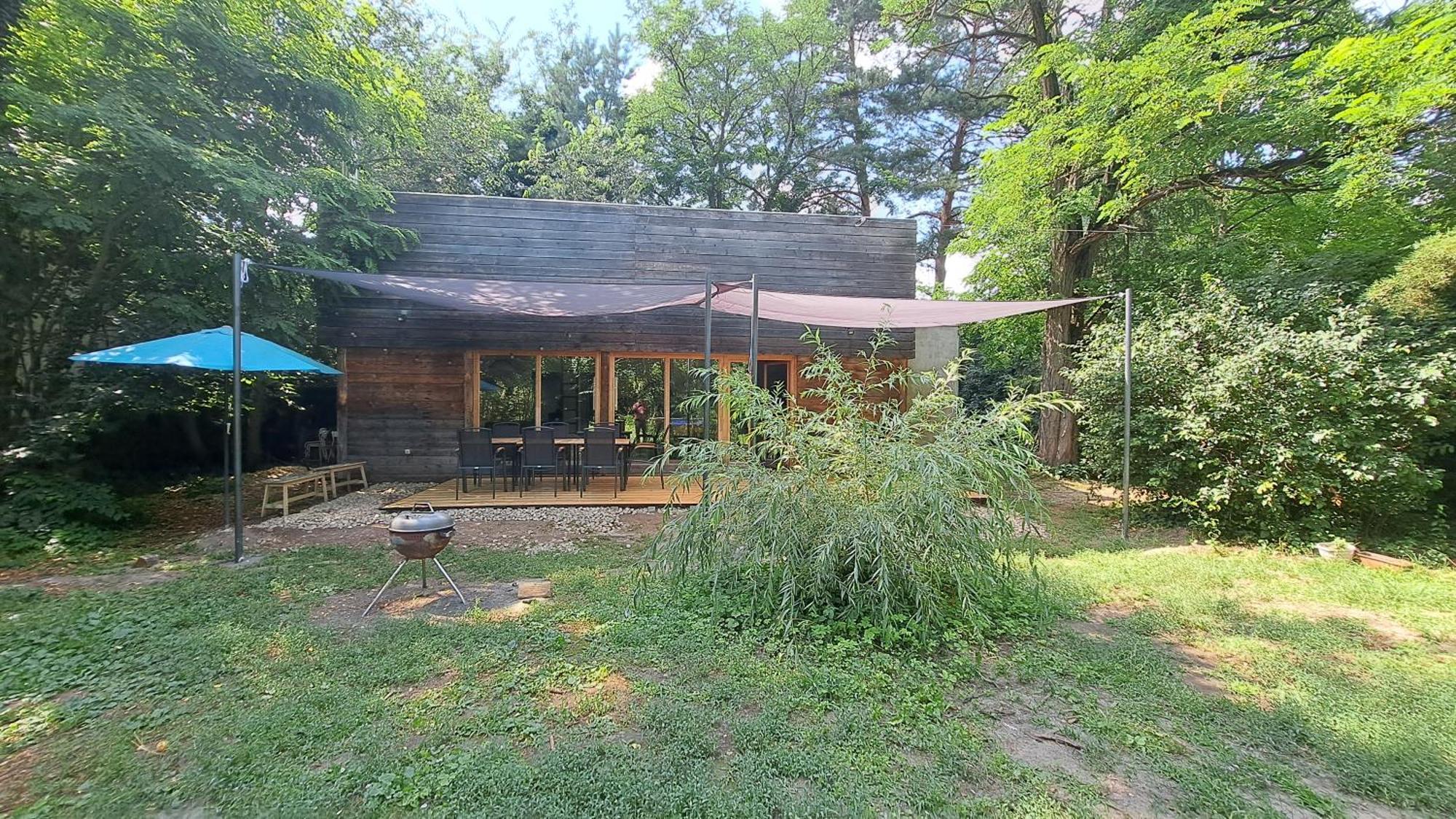 Szentendrei sziget, modern faház, télen is Szigetmonostor Exterior foto